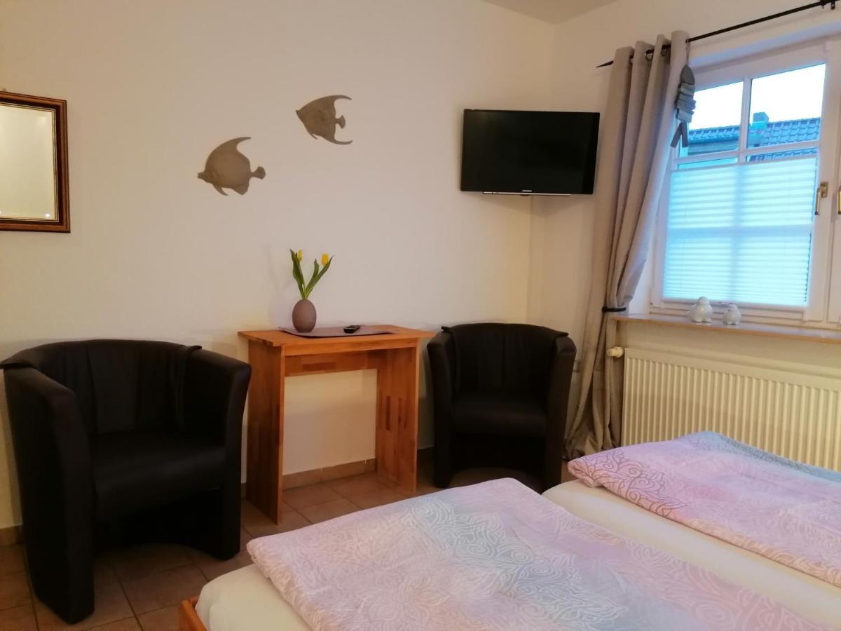 Boddenhus Auf Ruegen - Ferienwohnungen Und Pension Rappin Exterior foto