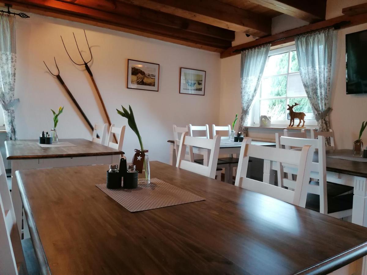 Boddenhus Auf Ruegen - Ferienwohnungen Und Pension Rappin Exterior foto