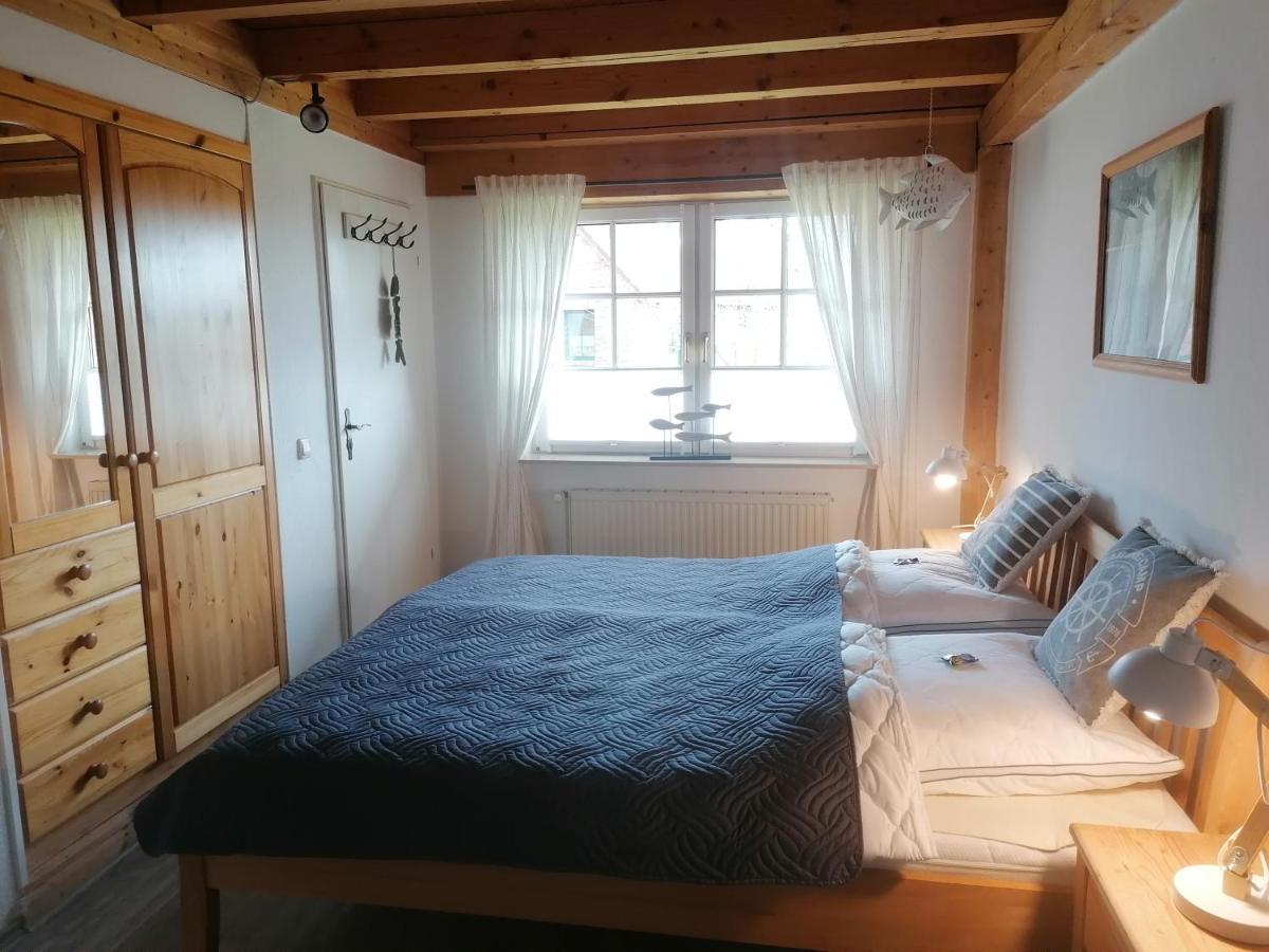 Boddenhus Auf Ruegen - Ferienwohnungen Und Pension Rappin Exterior foto
