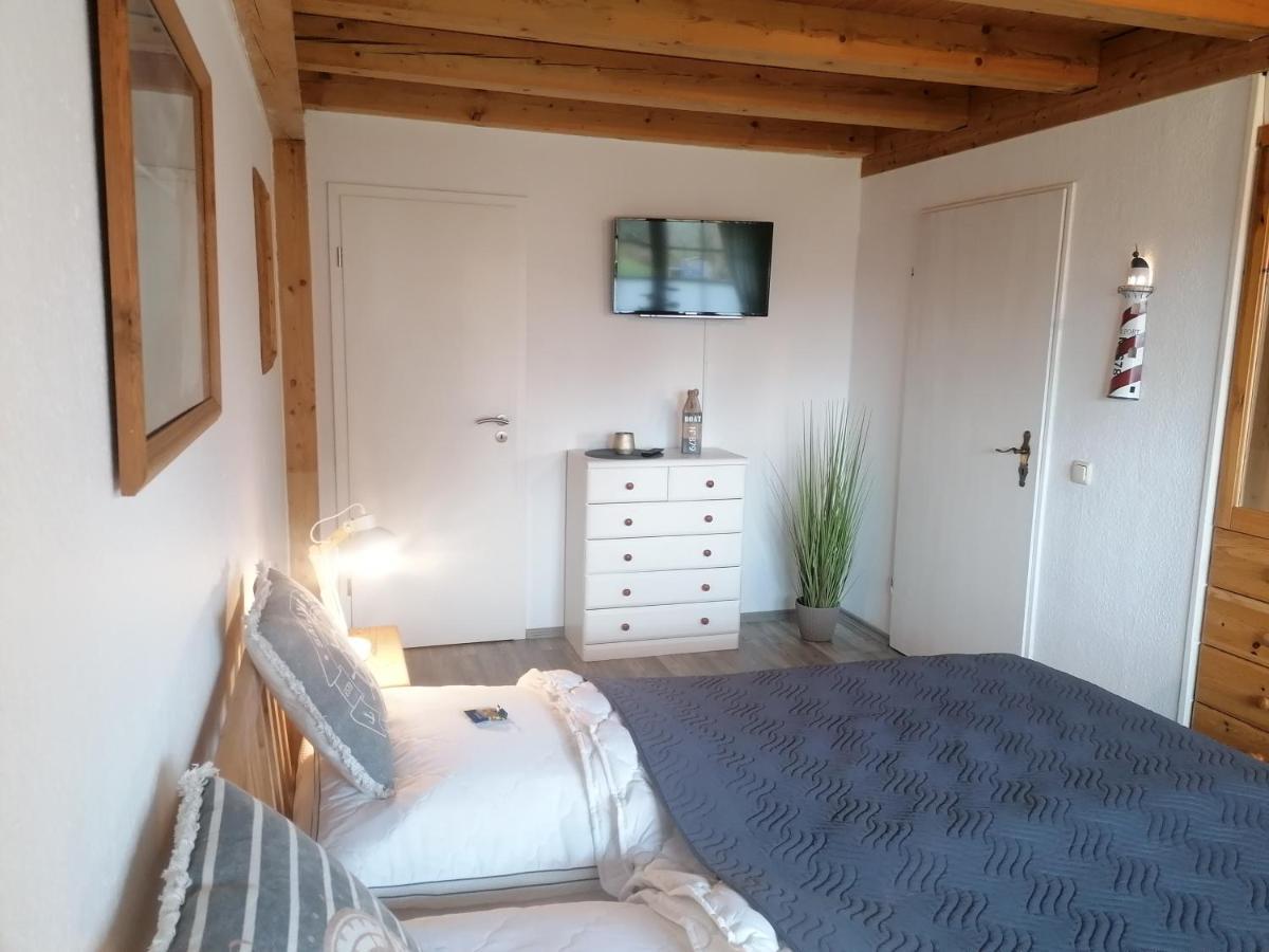 Boddenhus Auf Ruegen - Ferienwohnungen Und Pension Rappin Exterior foto