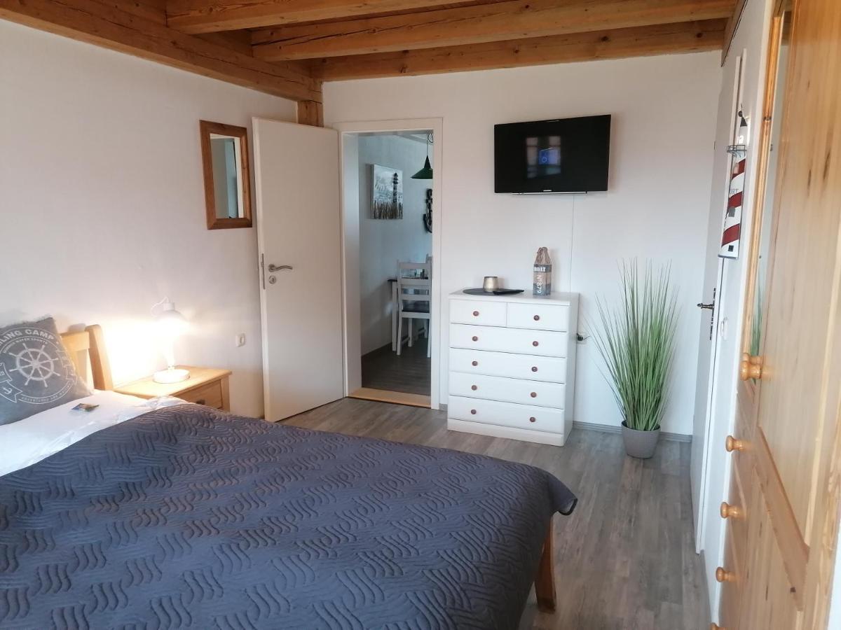 Boddenhus Auf Ruegen - Ferienwohnungen Und Pension Rappin Exterior foto