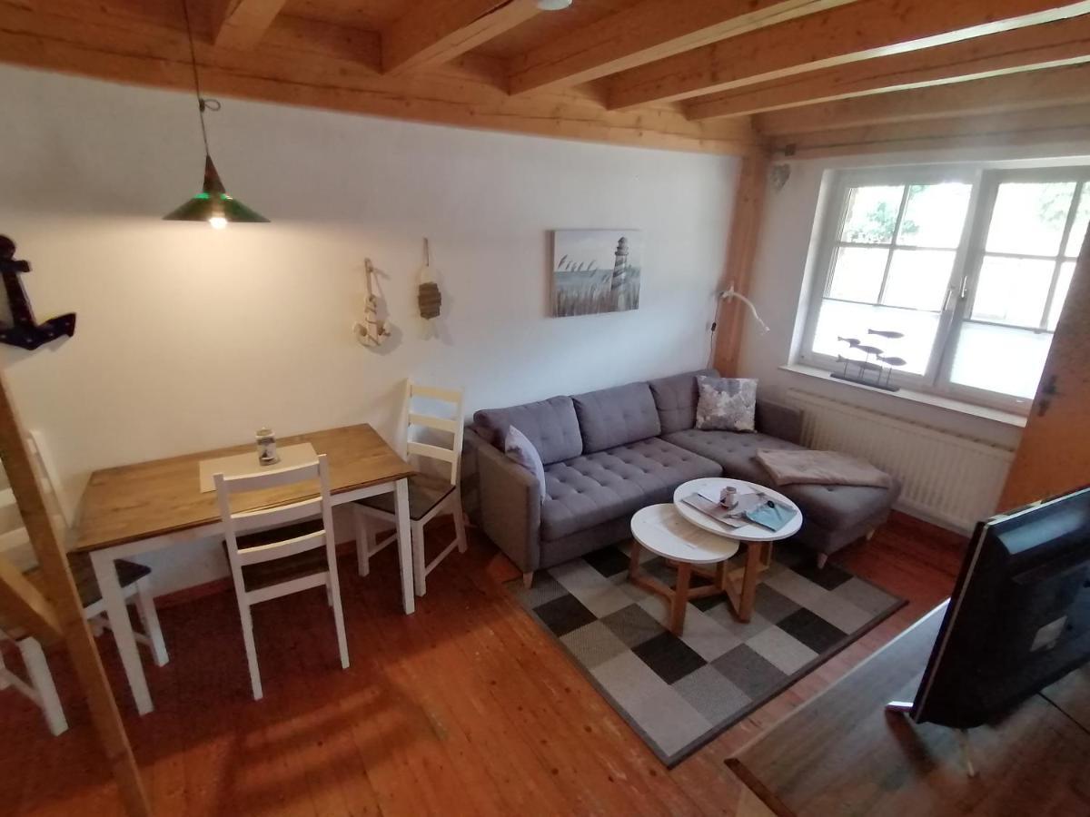 Boddenhus Auf Ruegen - Ferienwohnungen Und Pension Rappin Exterior foto