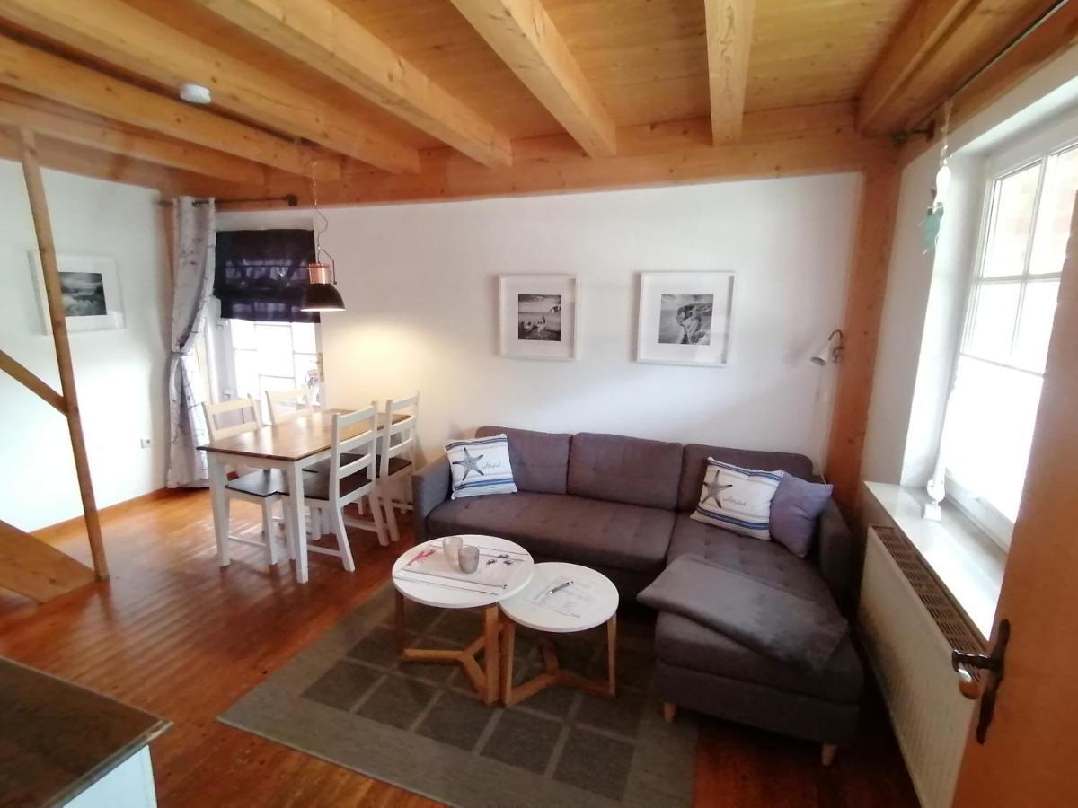 Boddenhus Auf Ruegen - Ferienwohnungen Und Pension Rappin Exterior foto