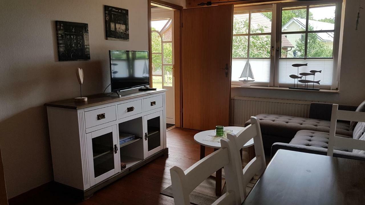 Boddenhus Auf Ruegen - Ferienwohnungen Und Pension Rappin Exterior foto