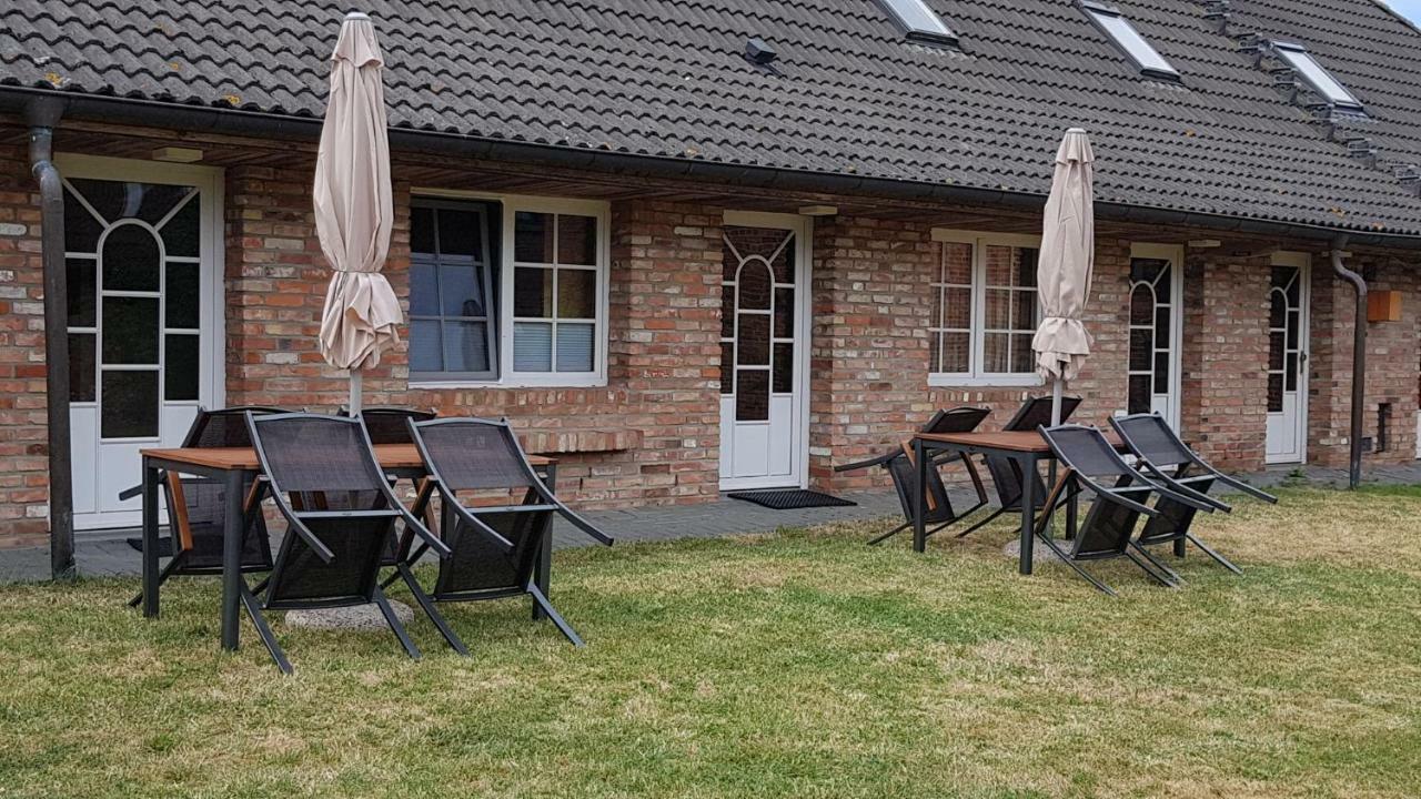 Boddenhus Auf Ruegen - Ferienwohnungen Und Pension Rappin Exterior foto